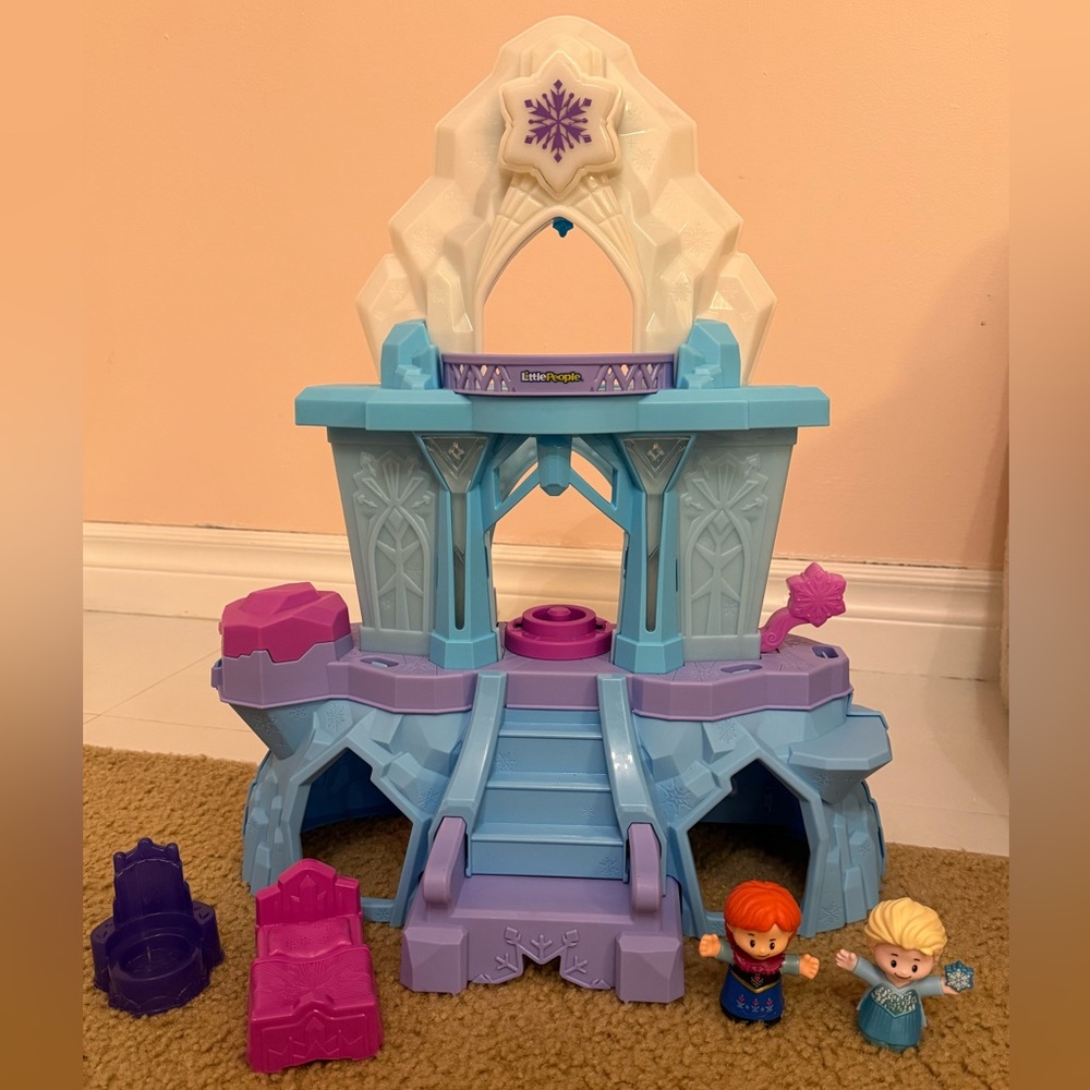 Little People Frozen Castle With Elsa and Anna